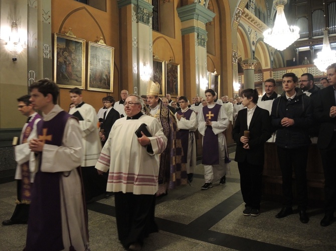 Jubileuszowe świece już w parafiach