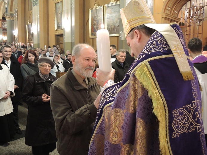 Jubileuszowe świece już w parafiach