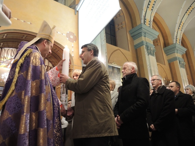 Jubileuszowe świece już w parafiach