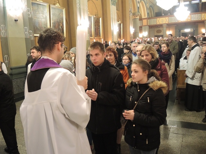 Jubileuszowe świece już w parafiach