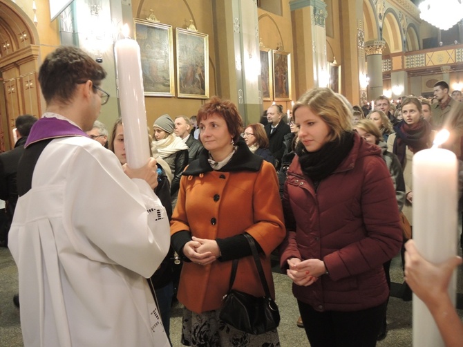 Jubileuszowe świece już w parafiach