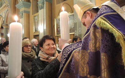 Przedstawiciele bielsko-żywieckich parafii odebrali świece jubileuszu chrztu Polski