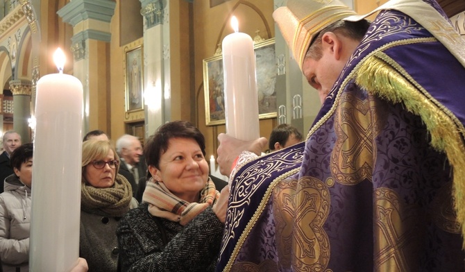 Przedstawiciele bielsko-żywieckich parafii odebrali świece jubileuszu chrztu Polski