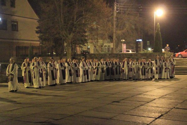 Powitanie symboli ŚDM i Eucharystia na rozpoczęcie Adwentu