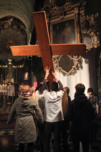 Powitanie symboli ŚDM i Eucharystia na rozpoczęcie Adwentu