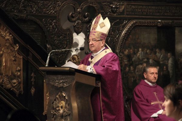 Powitanie symboli ŚDM i Eucharystia na rozpoczęcie Adwentu