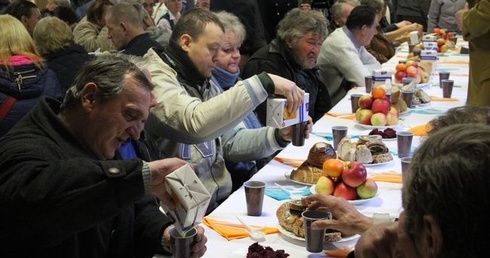 Ugoszczą bezdomnych nie tylko w Wigilię