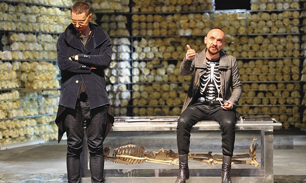 W 2013 r. oprotestowany został spektakl Augusta Strindberga „Do Damaszku” wyreżyserowany przez Jana Klatę (na zdjęciu z Sebastianem Majewskim) w Teatrze Starym w Krakowie