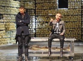W 2013 r. oprotestowany został spektakl Augusta Strindberga „Do Damaszku” wyreżyserowany przez Jana Klatę (na zdjęciu z Sebastianem Majewskim) w Teatrze Starym w Krakowie