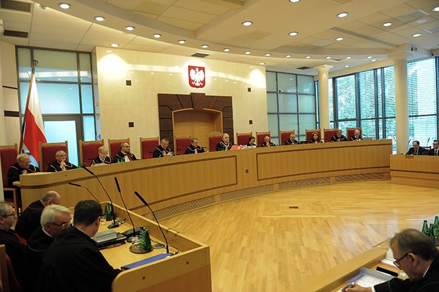 Sędziowie Trybunału Konstytucyjnego podczas ogłaszania wyroku w sprawie zgodności z konstytucją ustawy o SKOK-ach 31 lipca 2015 r. 