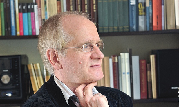 Krzysztof Czabański sekretarz stanu w Ministerstwie Kultury i Dziedzictwa Narodowego, odpowiedzialny za reformę mediów publicznych. Dziennikarz i publicysta, w latach 80. redaktor prasy podziemnej, później m.in. prezes PAP (1992 r.) oraz prezes Polskiego Radia (2006–2009).  Od lat 90. bliski współpracownik Jarosława Kaczyńskiego. Obecnie także poseł PiS.