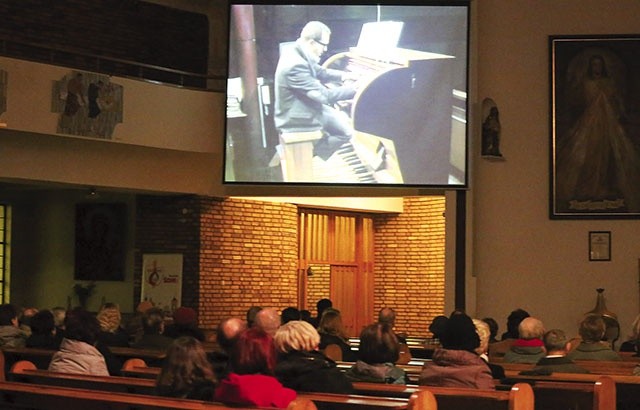  Prof. Wacław Golonka podczas nowatorskiego koncertu