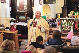 W centrum drugiego i trzeciego dnia była uroczysta Msza św. W sobotę Eucharystii przewodniczył ks. Grzegorz Gołąb, diecezjalny moderator Ruchu Światło–Życie