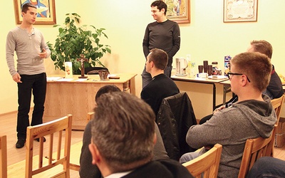  Podczas części organizacyjnej spotkania Mężczyźni św. Józefa decydują, jakie akcje podejmą w najbliższym czasie