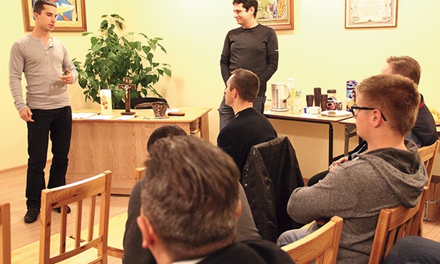  Podczas części organizacyjnej spotkania Mężczyźni św. Józefa decydują, jakie akcje podejmą w najbliższym czasie