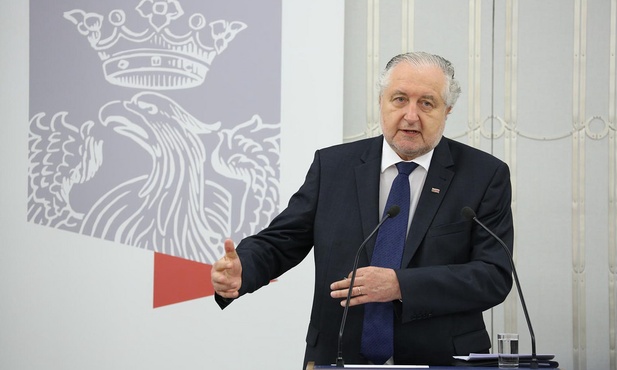 TK apeluje o niewybieranie sędziów do czasu wyroków