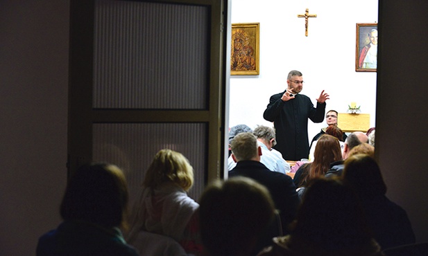  Salka pełna, na szczęście jest jeszcze korytarz