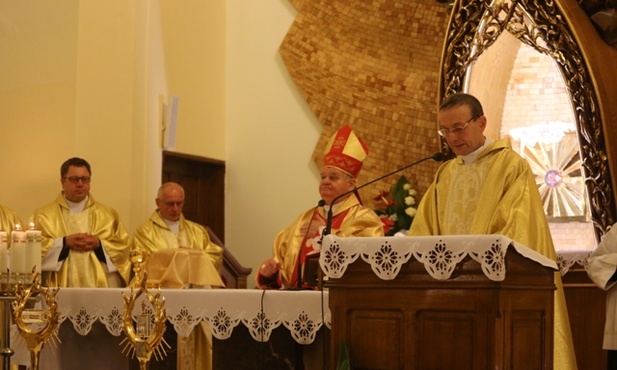 Eucharystii na rozpoczęcie Doby Miłosierdzia przewodniczył bp Tadeusz Rakoczy