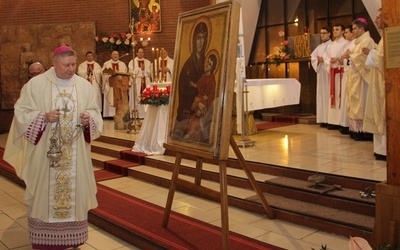 Bp Wiesław Szlachetka przewodniczył Mszy św. związanej z peregrynacją symboli ŚDM w parafii MB Częstochowskiej w Gdańsku