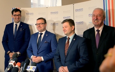 Prezydent Radomia Radosław Witkowski (drugi z lewej) oraz wiceprezydenci (od prawej): Karol Semik, Jerzy Zawodnik i Konrad Frysztak