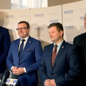 Prezydent Radomia Radosław Witkowski (drugi z lewej) oraz wiceprezydenci (od prawej): Karol Semik, Jerzy Zawodnik i Konrad Frysztak