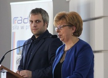Konferencję otworzyła Lucyna Wiśniewska. Obok dziekan Paweł Kowalski
