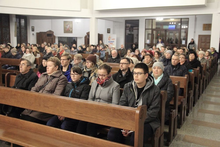 Symbole ŚDM w gdyńskiej parafii św. Jadwigi