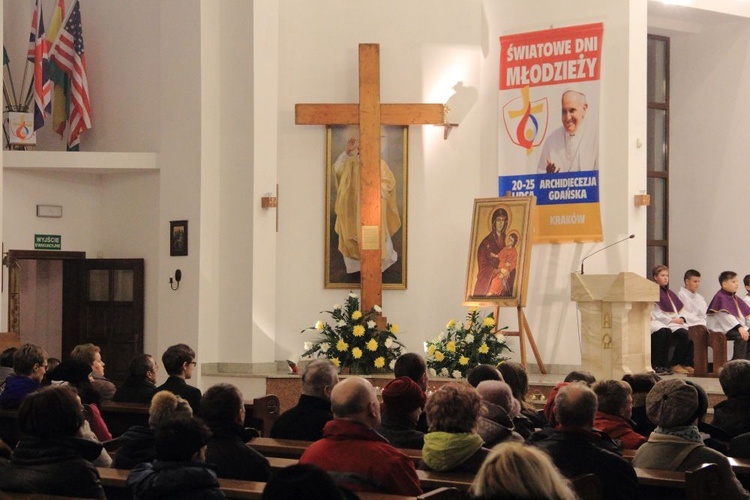 Symbole ŚDM w gdyńskiej parafii św. Jadwigi