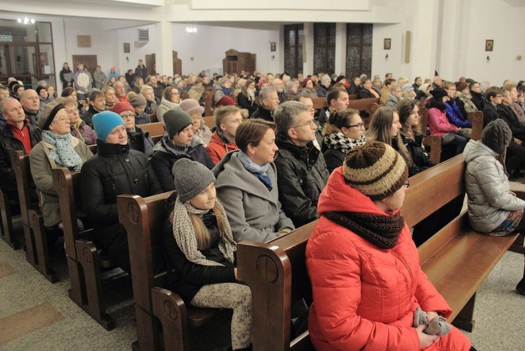 Symbole ŚDM w gdyńskiej parafii św. Jadwigi