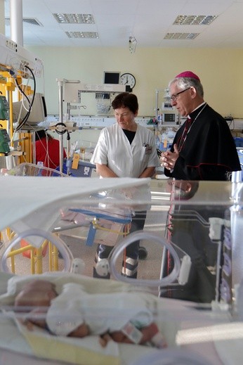 Spotkanie abp. Wiktora Skworca z chorymi dziećmi