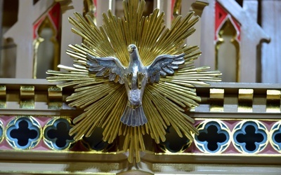 Neogotycki ołtarz w Pieszycach