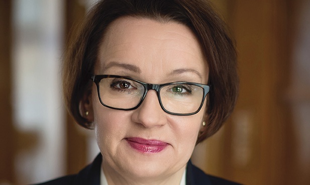 Anna Zalewska minister edukacji narodowej, mgr filologii polskiej, ekolog, menedżer oświaty, były wicestarosta powiatu świdnickiego, poseł na Sejm RP VI i VII kadencji.