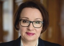 Anna Zalewska minister edukacji narodowej, mgr filologii polskiej, ekolog, menedżer oświaty, były wicestarosta powiatu świdnickiego, poseł na Sejm RP VI i VII kadencji.