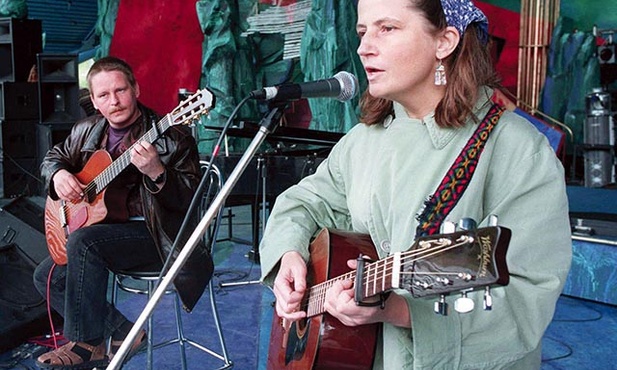 Antonina Krzysztoń na koncercie „Kraina Łagodności” podczas festiwalu w Opolu w 1995 r.