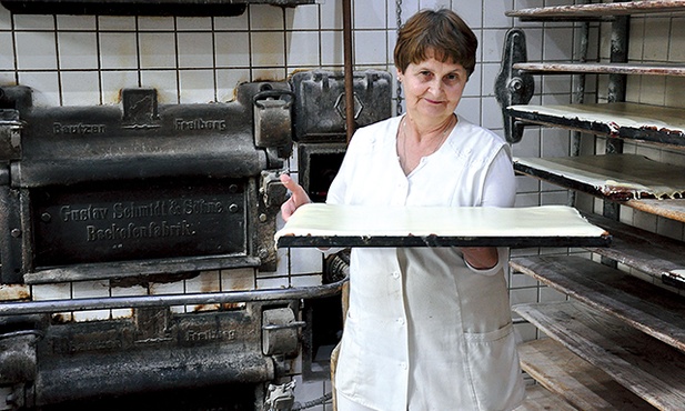 Łucja Wieczorek sprzedaje gotowe wyroby