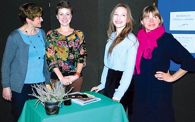 Agnieszka Skrzypczak (druga od lewej) chętnie odwiedza swoją szkołę