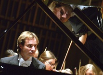  Solistą „Koncertu Es-dur” Franciszka Liszta był Michał Drewnowski, wybitny pianista i jednocześnie nauczyciel radomskiej szkoły