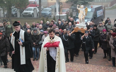 Wprowadzenie figury św. Michała Archanioła do kościoła w Bobrownikach