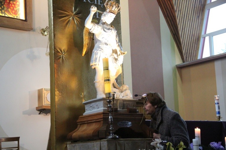 Nawiedzenie figury św. Michała Archanioła w Bobrownikach