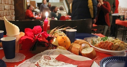 Podziel się opłatkiem i sercem