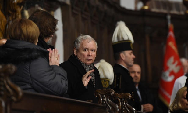 Kaczyński: Gdzie stał krzyż, będzie tablica