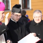 Poświęcenie nowych samochodów Caritas