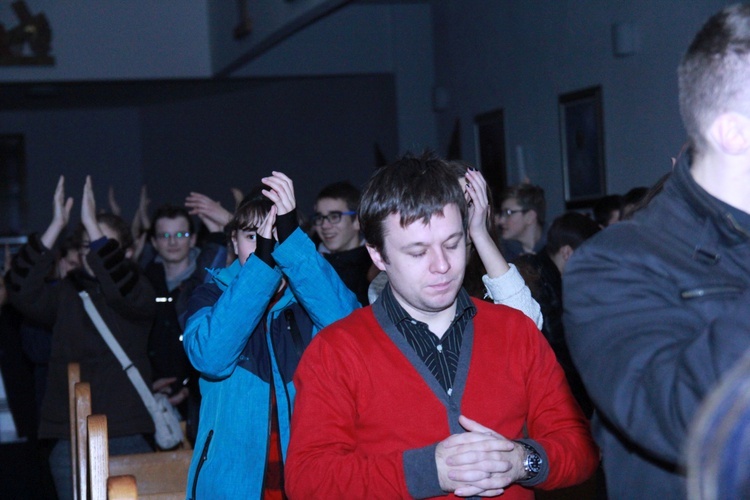 Czuwanie młodych w Łękach Górnych