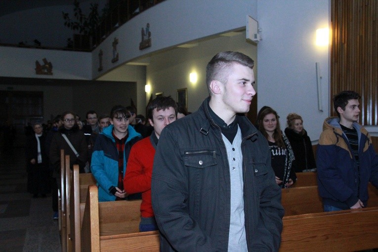 Czuwanie młodych w Łękach Górnych