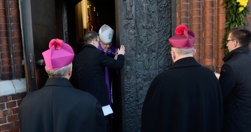 Otwarcie Bramy Miłosierdzia w Opolu