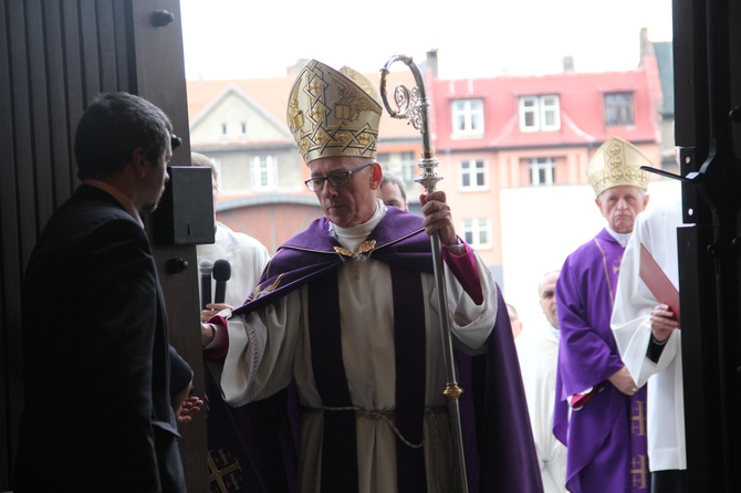 Otwarcie Bramy Miłosierdzia w Katowicach, cz. 2