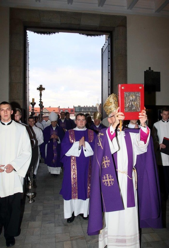 Otwarcie Bramy Miłosierdzia w Katowicach cz. 1