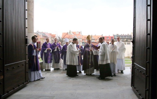 Otwarcie Bramy Miłosierdzia w Katowicach cz. 1