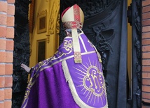 Bp Stanisław Salaterski otworzył w katedrze Bramę Miłosierdzia