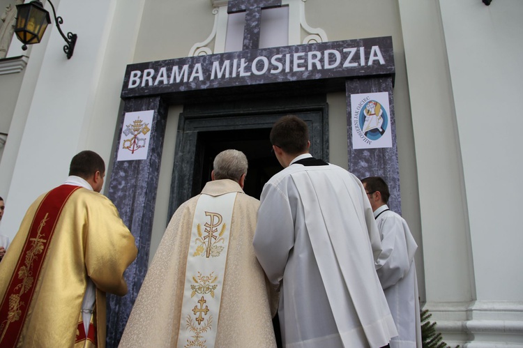 Otwarcie Bramy Miłosierdzia w tuchowskim sanktuarium